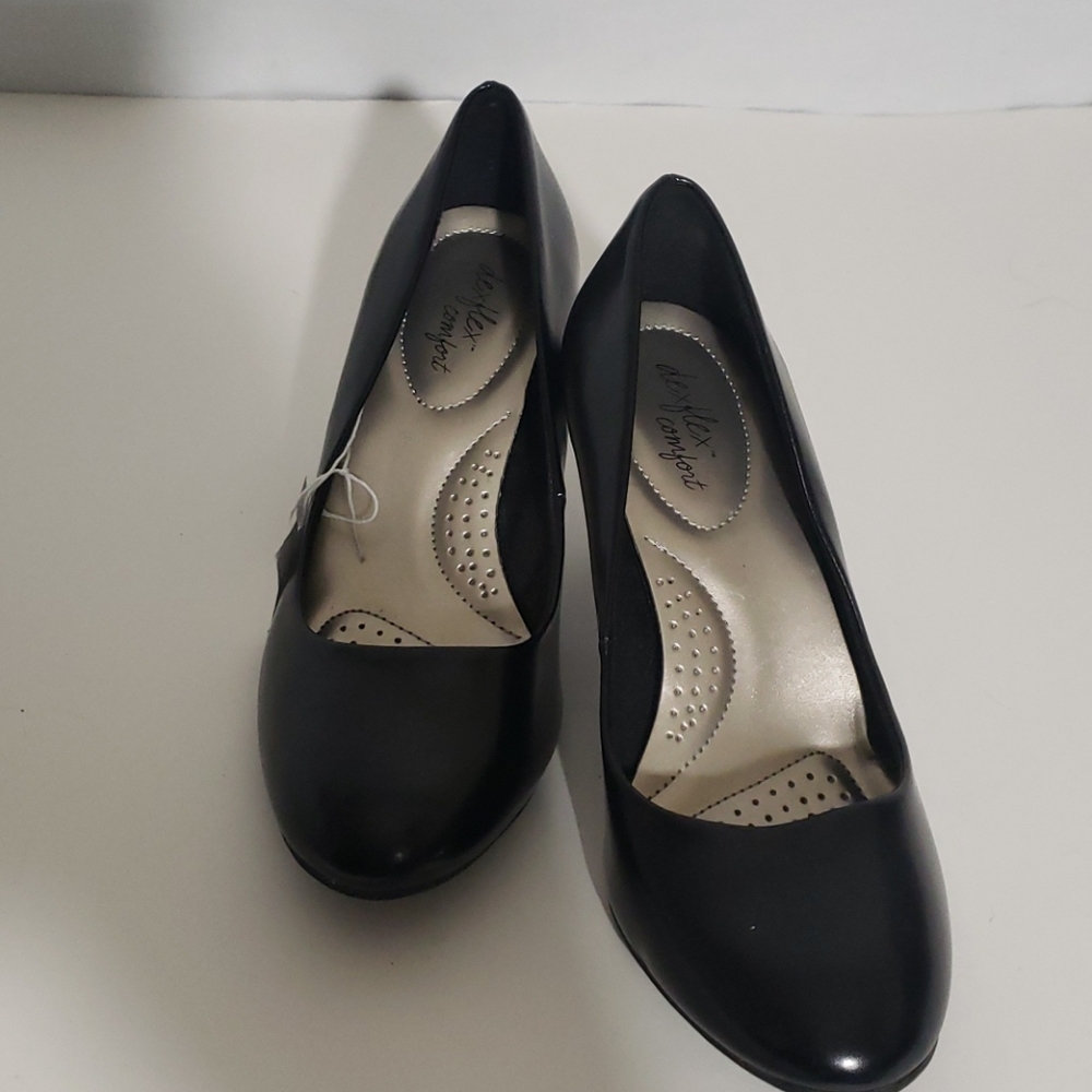 Comfort Plus, Black Pumps, Size 7W. Rubber soles. New